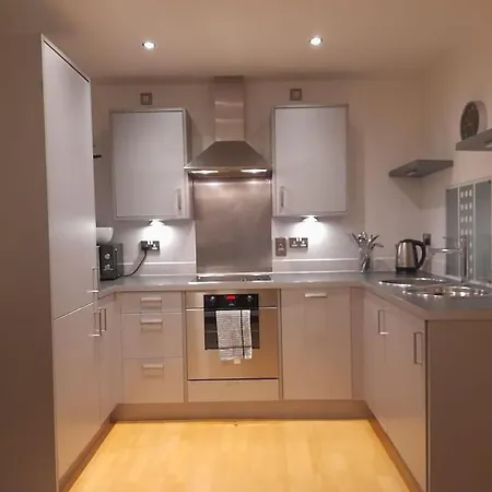 Centrally Situated 1 Bedroom Apartment! * Бирмингем